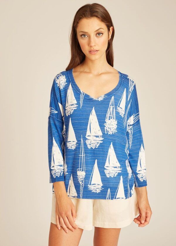 Boats Long Sleeve Sweater. Preciosos sweater de rayon y nylon con estampado de barcos en blanco sobre fondo azul.